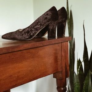 Vintage Velvet Pump